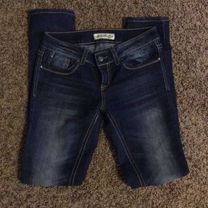 Dark blue wash skinny jeans Sz 7.